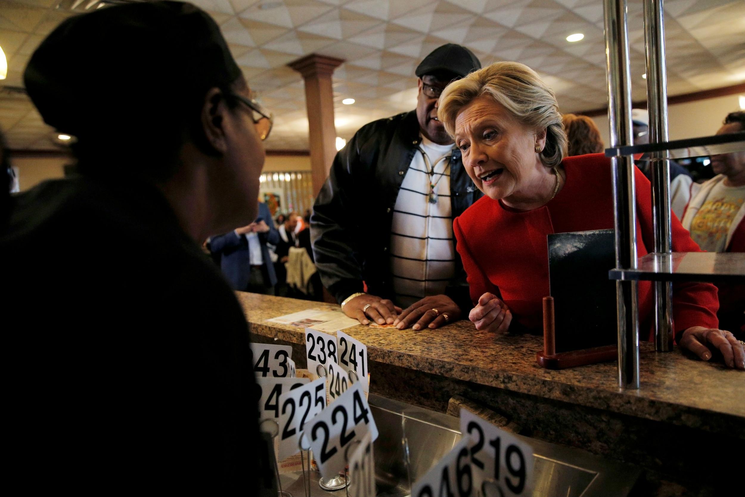 Clinton examining the fare at Angie's Soul Cafe in Cleveland, Ohio, on Monday