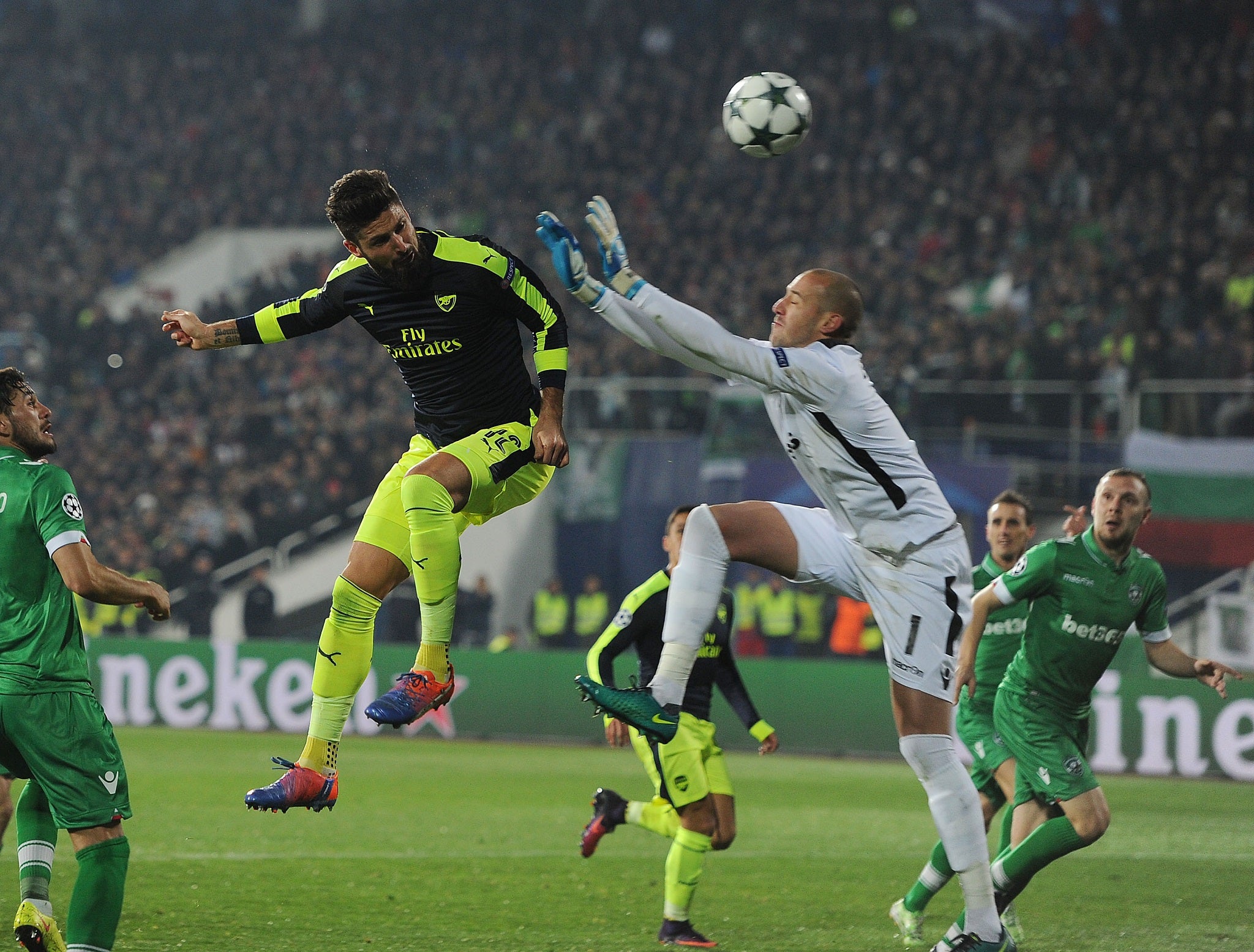 Olivier Giroud heads in Arsenal's second goal against Ludogorets