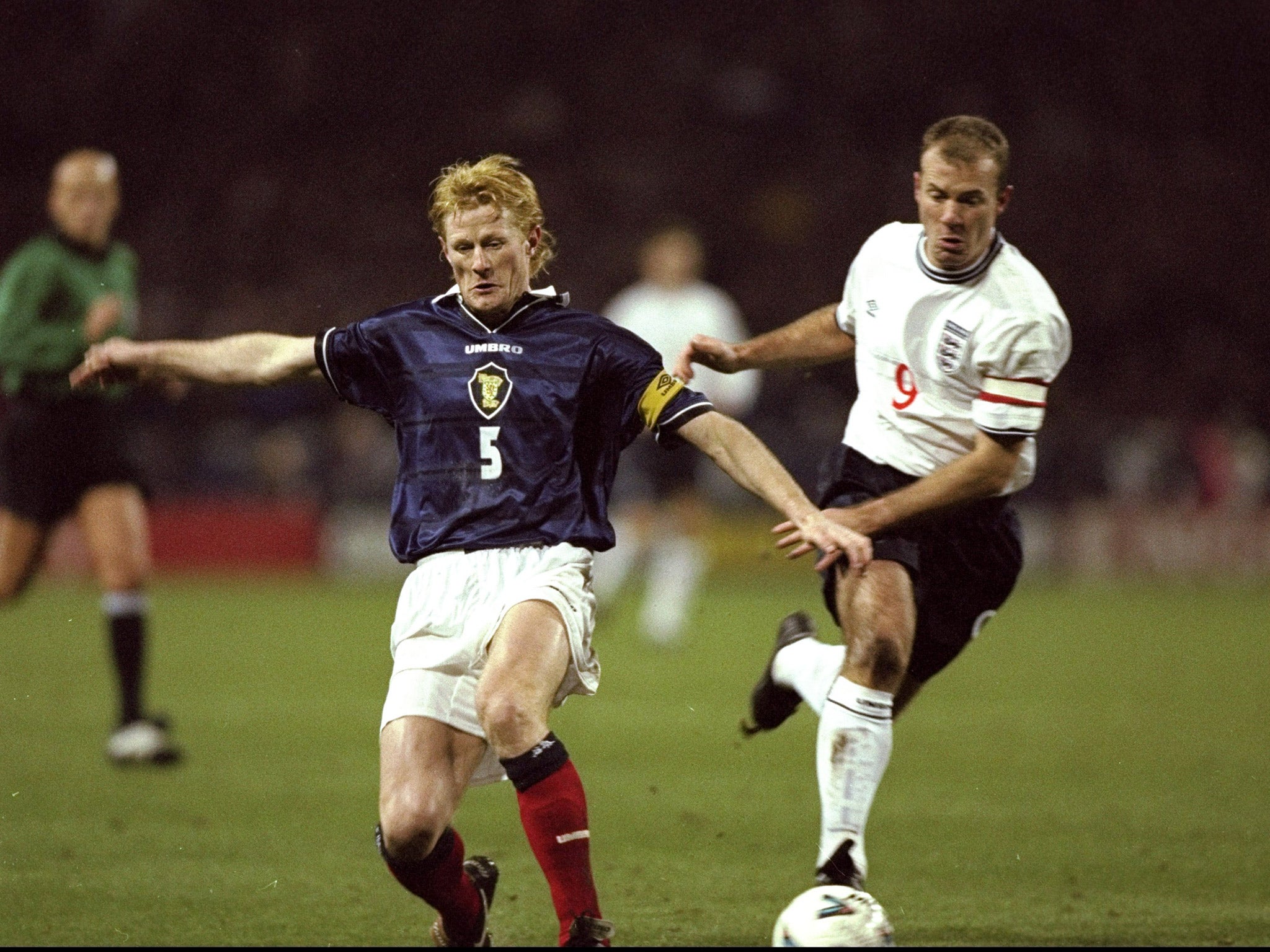 Colin Hendry and Allan Shearer pictured in 1999, with neither kit displaying a poppy