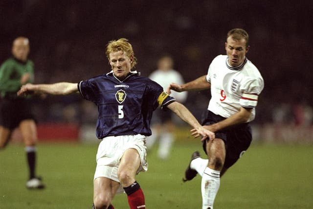 Colin Hendry and Allan Shearer pictured in 1999, with neither kit displaying a poppy