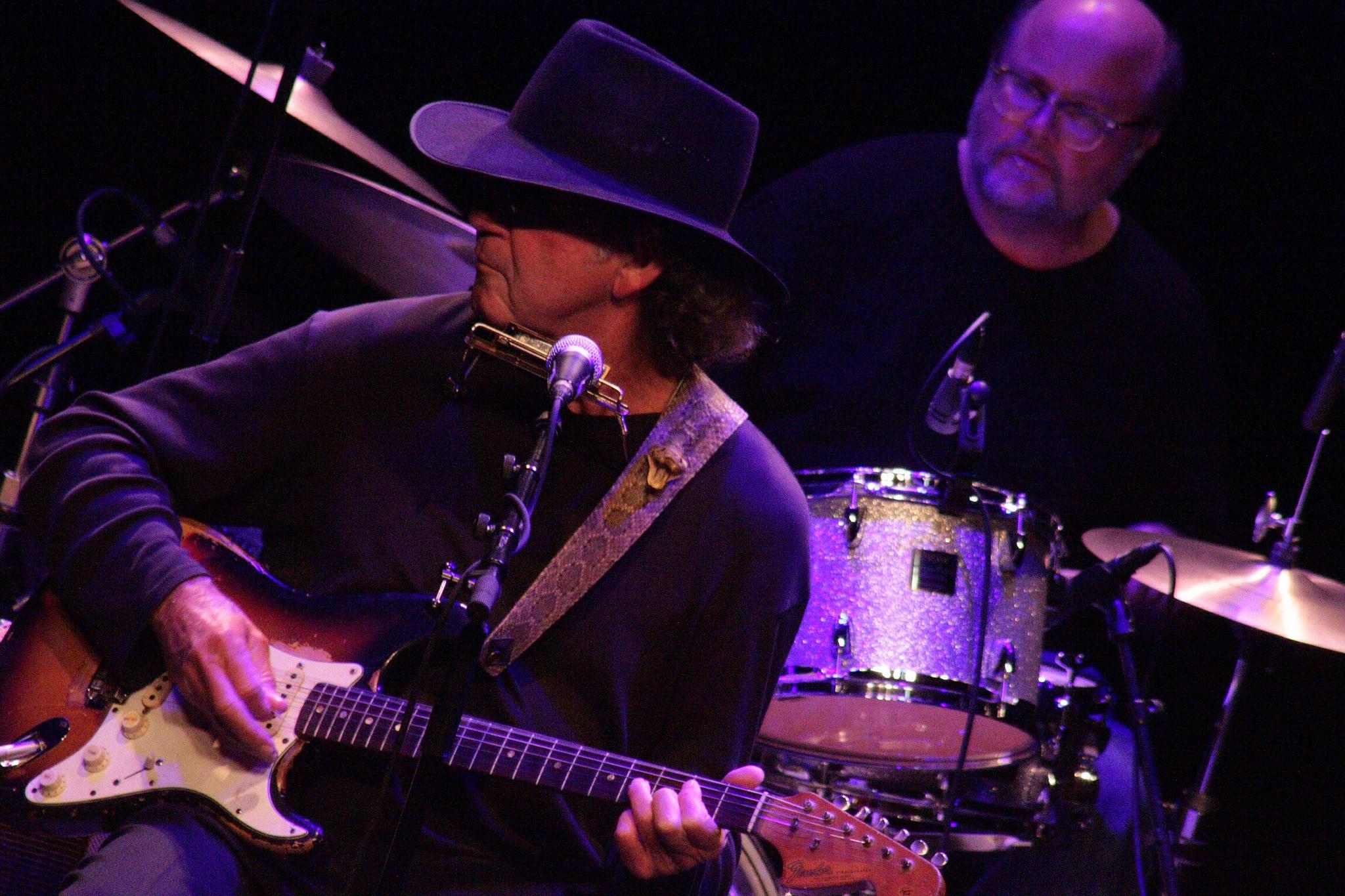 The king of swamp rock, the incomparable Tony Joe White in action