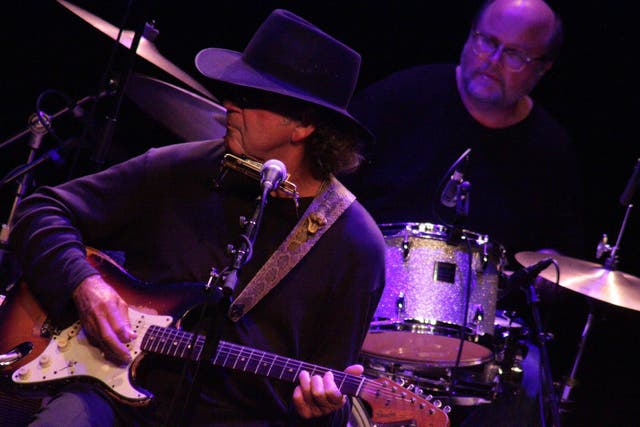 The king of swamp rock, the incomparable Tony Joe White in action 