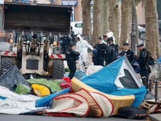 French police 'stealing blankets from migrants,' charity warns