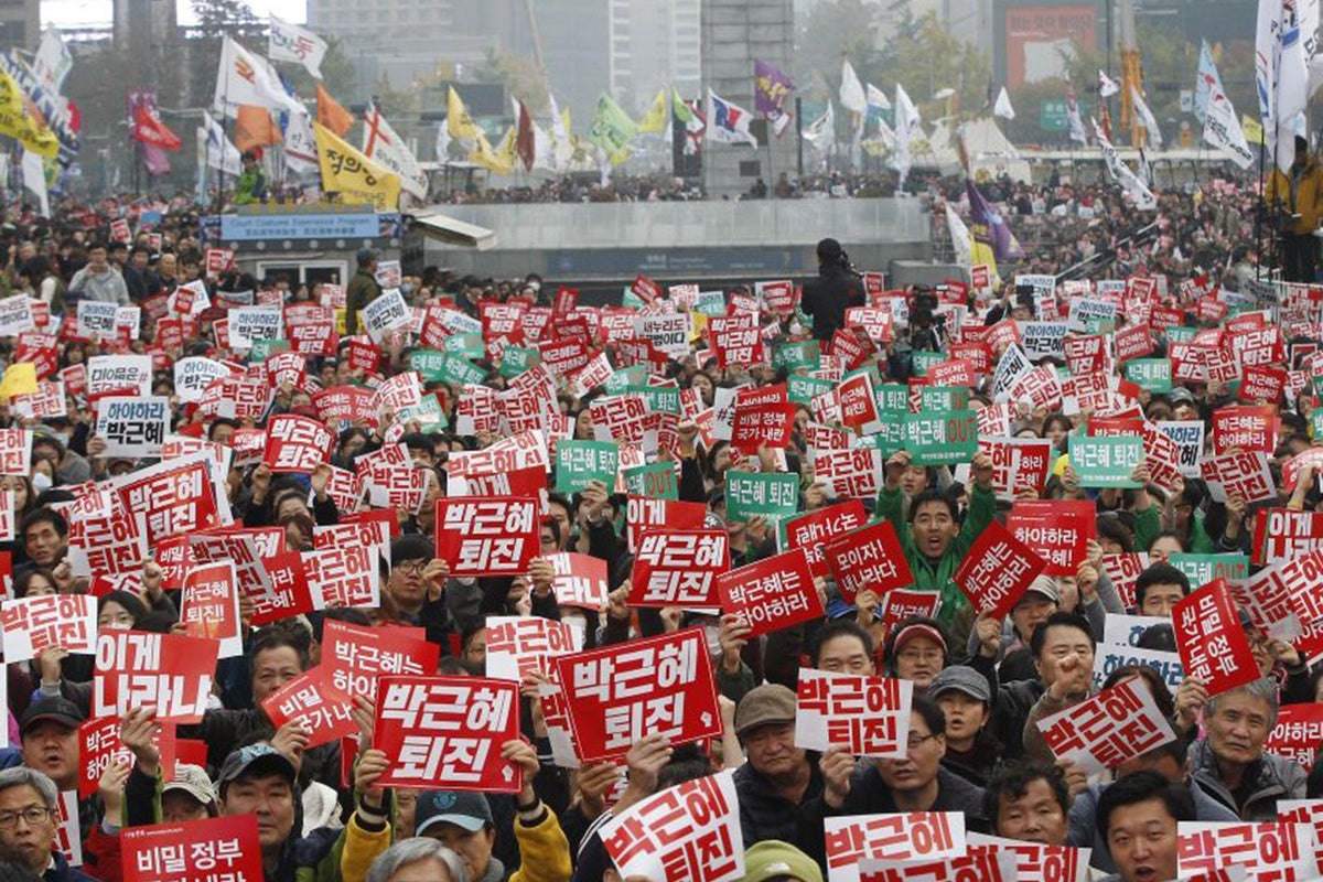 South Koreans stage mass protest calling on embattled President Park ...