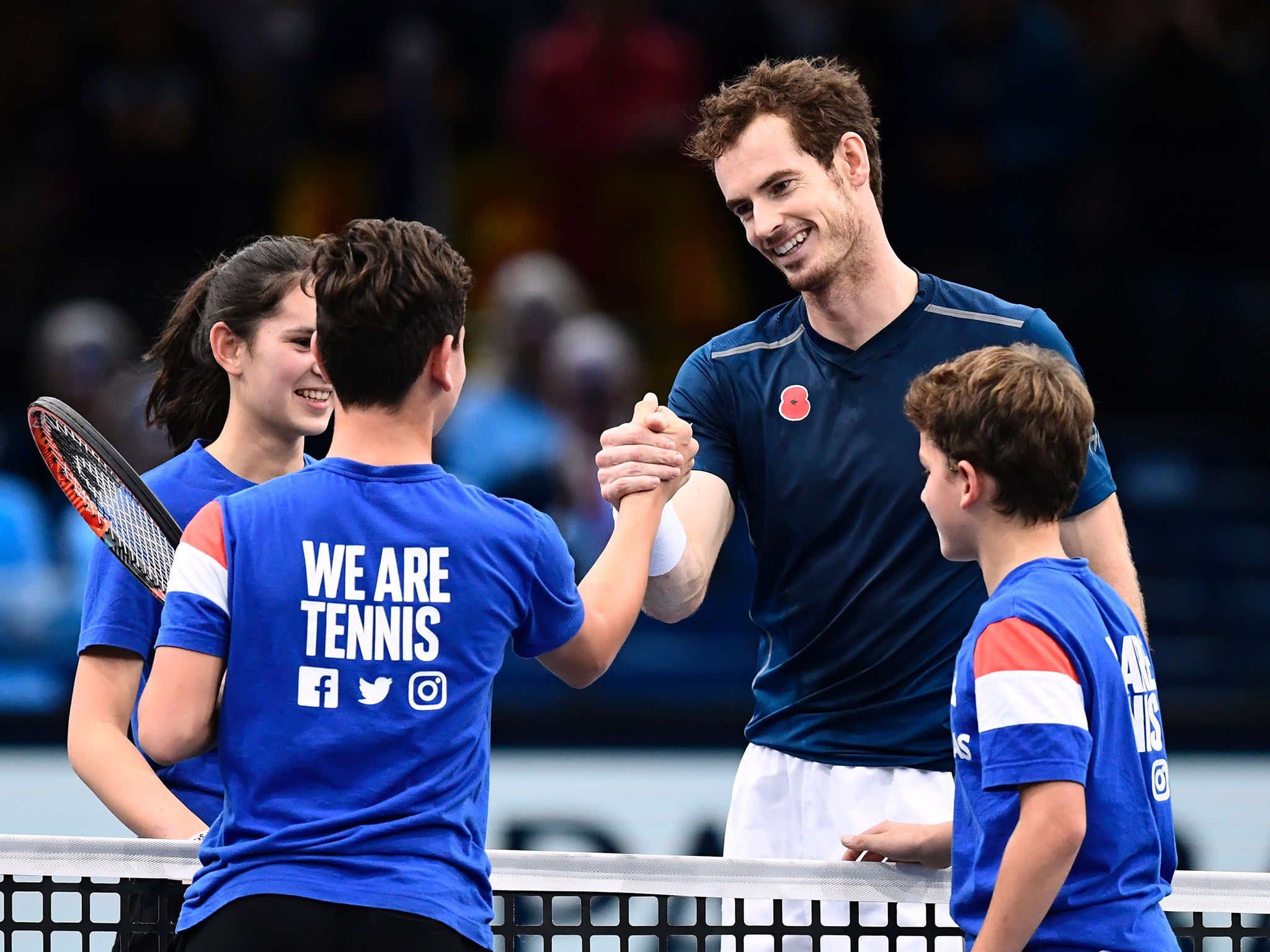 Andy Murray practiced with young players after his Paris Masters semi-final was abandoned