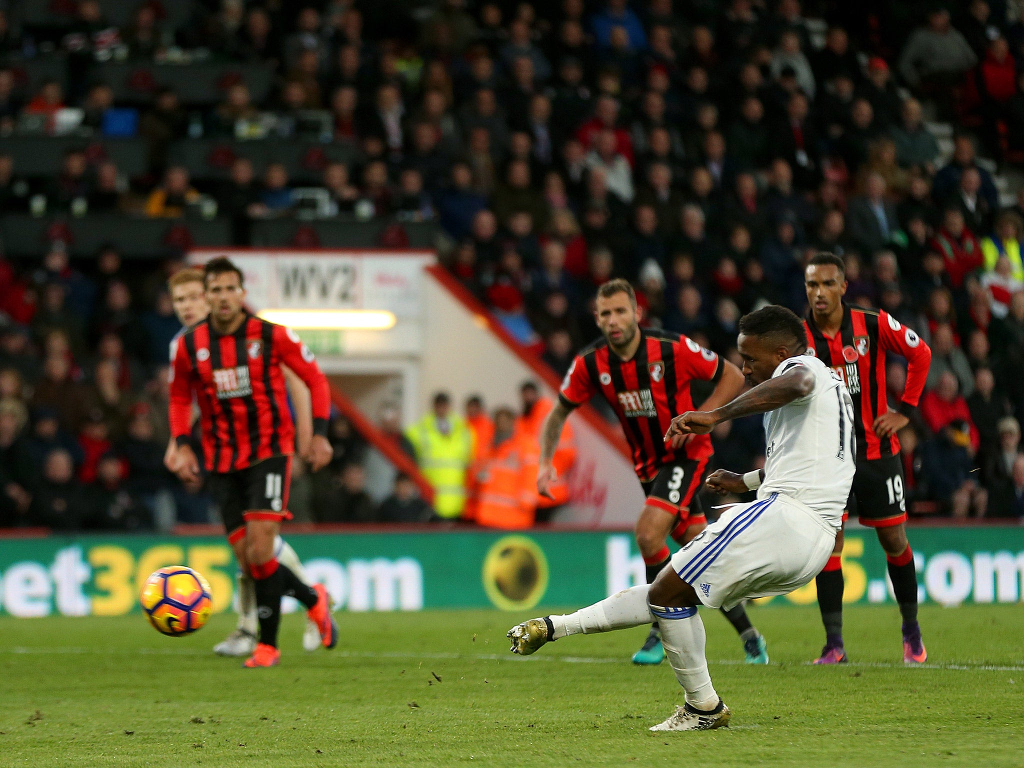 Jermain Defoe scores Sunderland's winner from the penalty spot