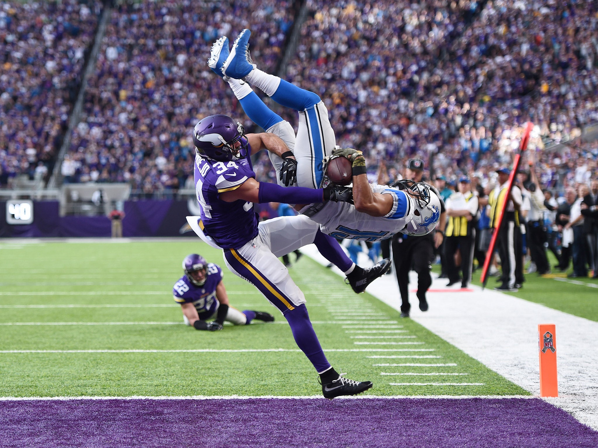 Golden Tate flips into the end zone to score the winning touchdown for the Detroit Lions
