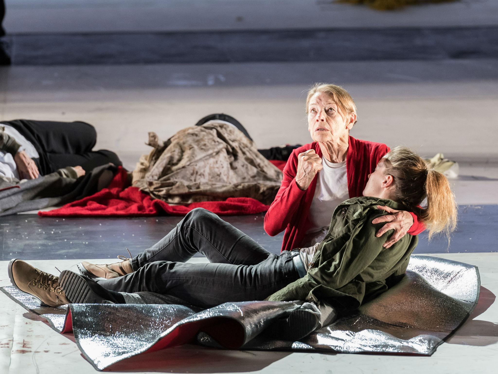 Glenda Jackson as King Lear with Morfydd Clark as Cordelia in Deborah Warner's production at the Old Vic