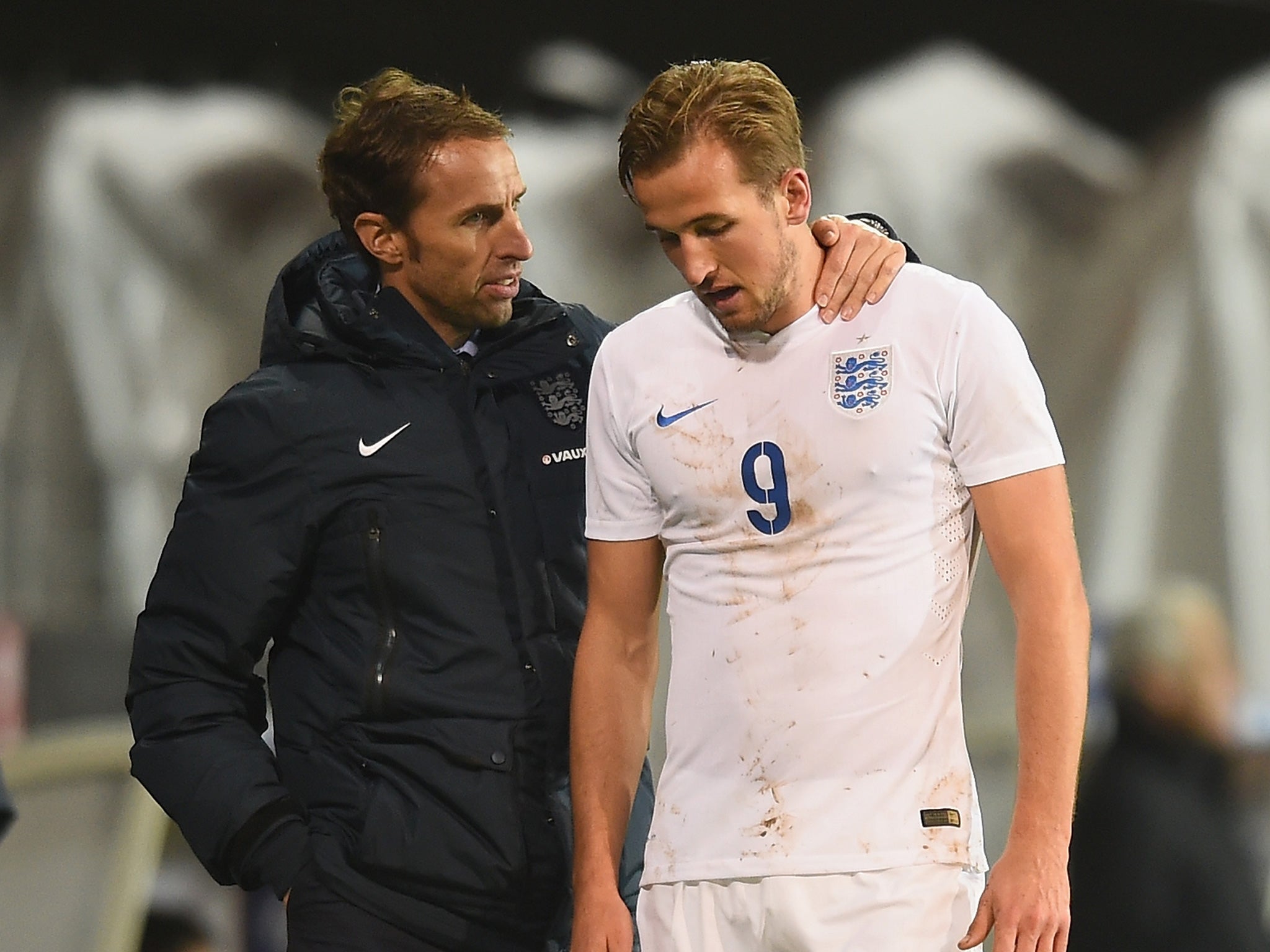 Southgate with Kane during an Under-21 friendly in 2014