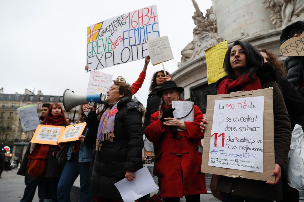 French Women Go On Strike To Protest Gender Pay Gap The Independent