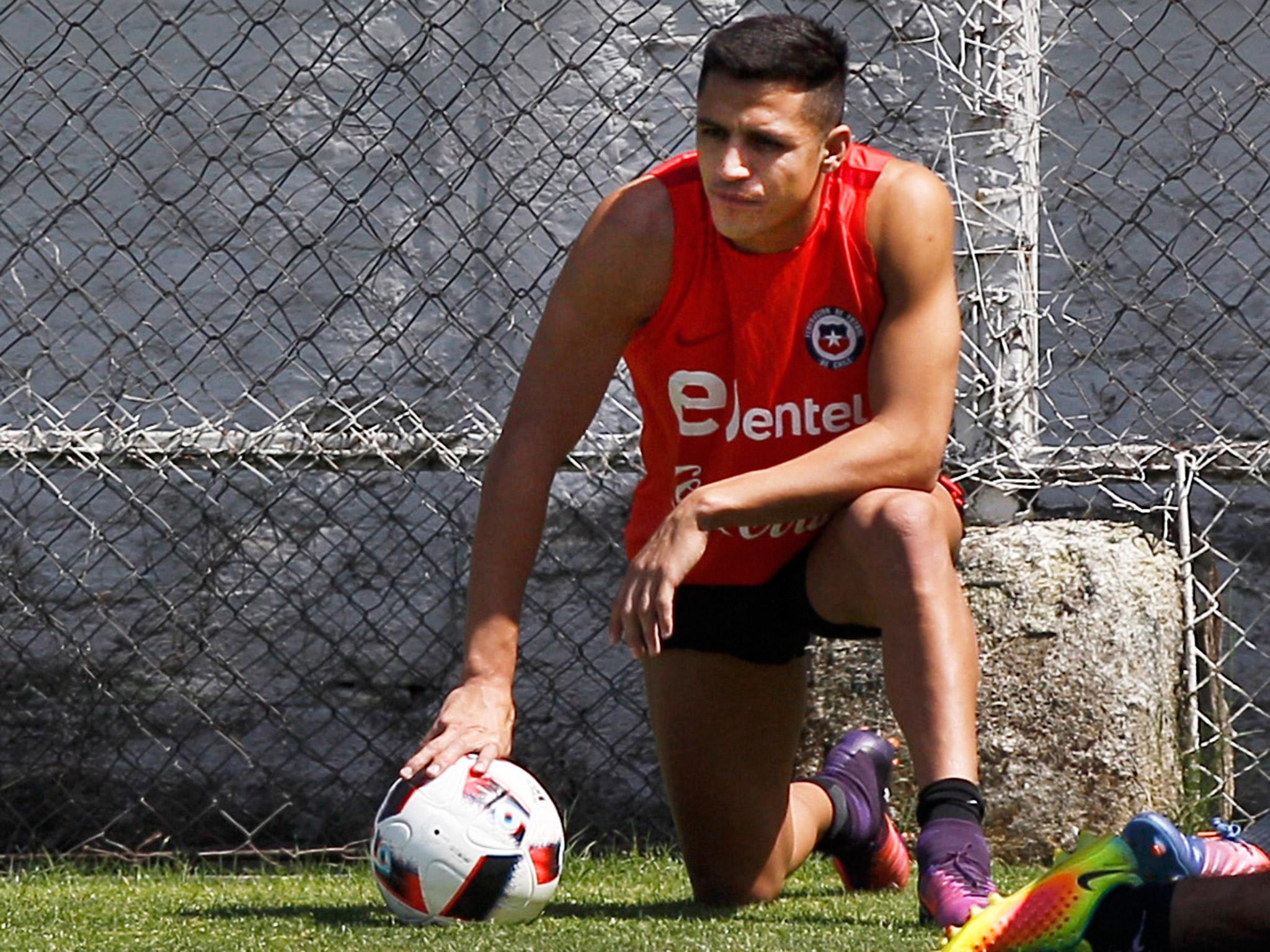 Alexis Sanchez suffered a quadricep tear but could still play for Chile against Uruguay next week