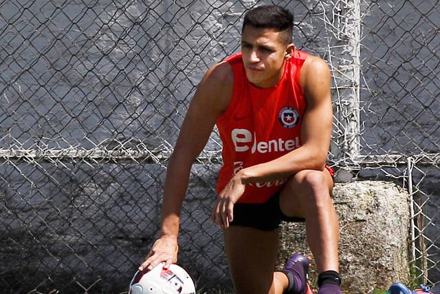 Alexis Sanchez suffered a quadricep tear but could still play for Chile against Uruguay next week