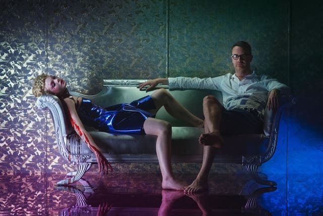 Nicolas Winding Refn sits with Elle Fanning while filming ‘The Neon Demon’