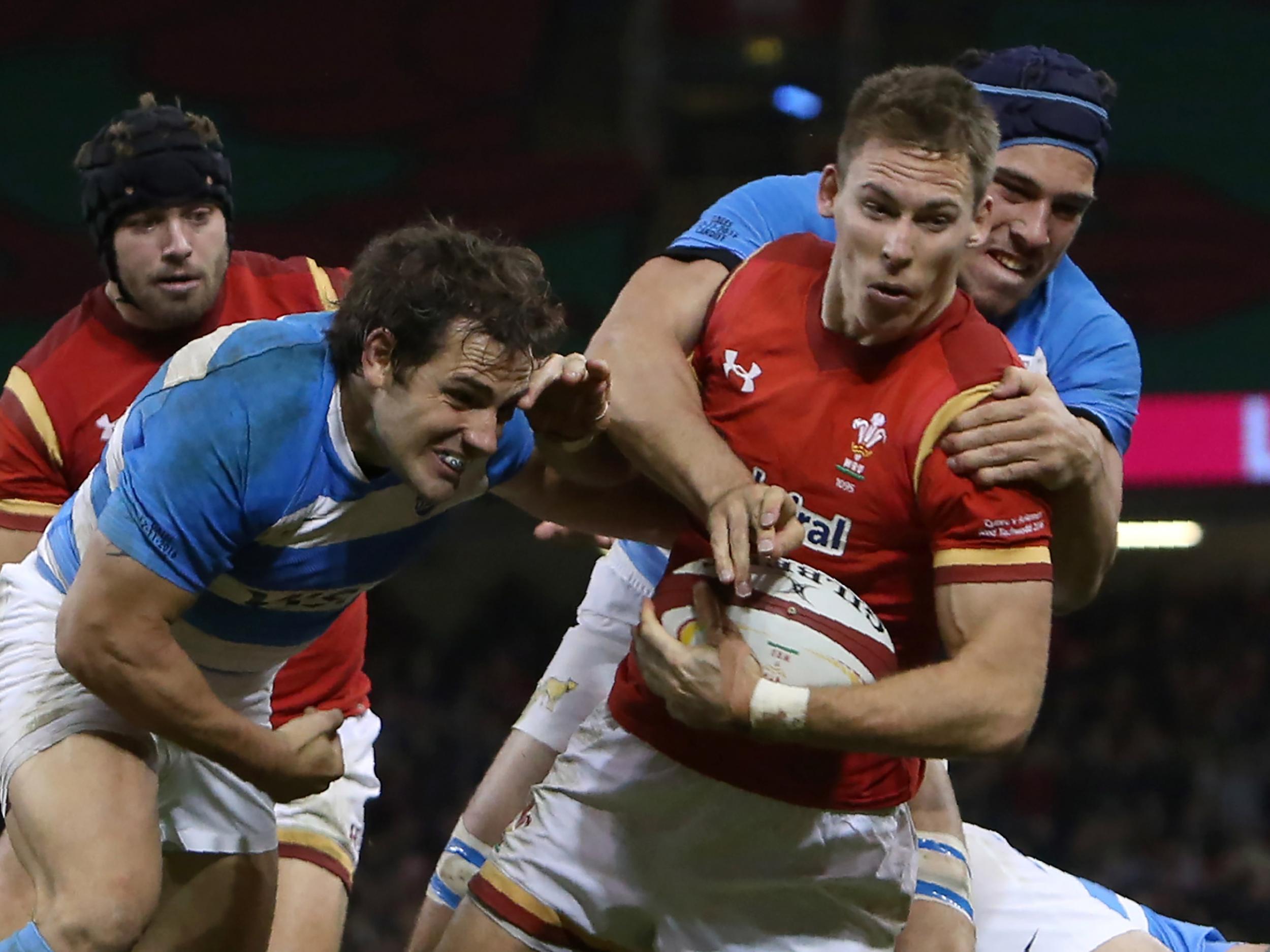 Liam Williams switches positions with Leigh Halfpenny