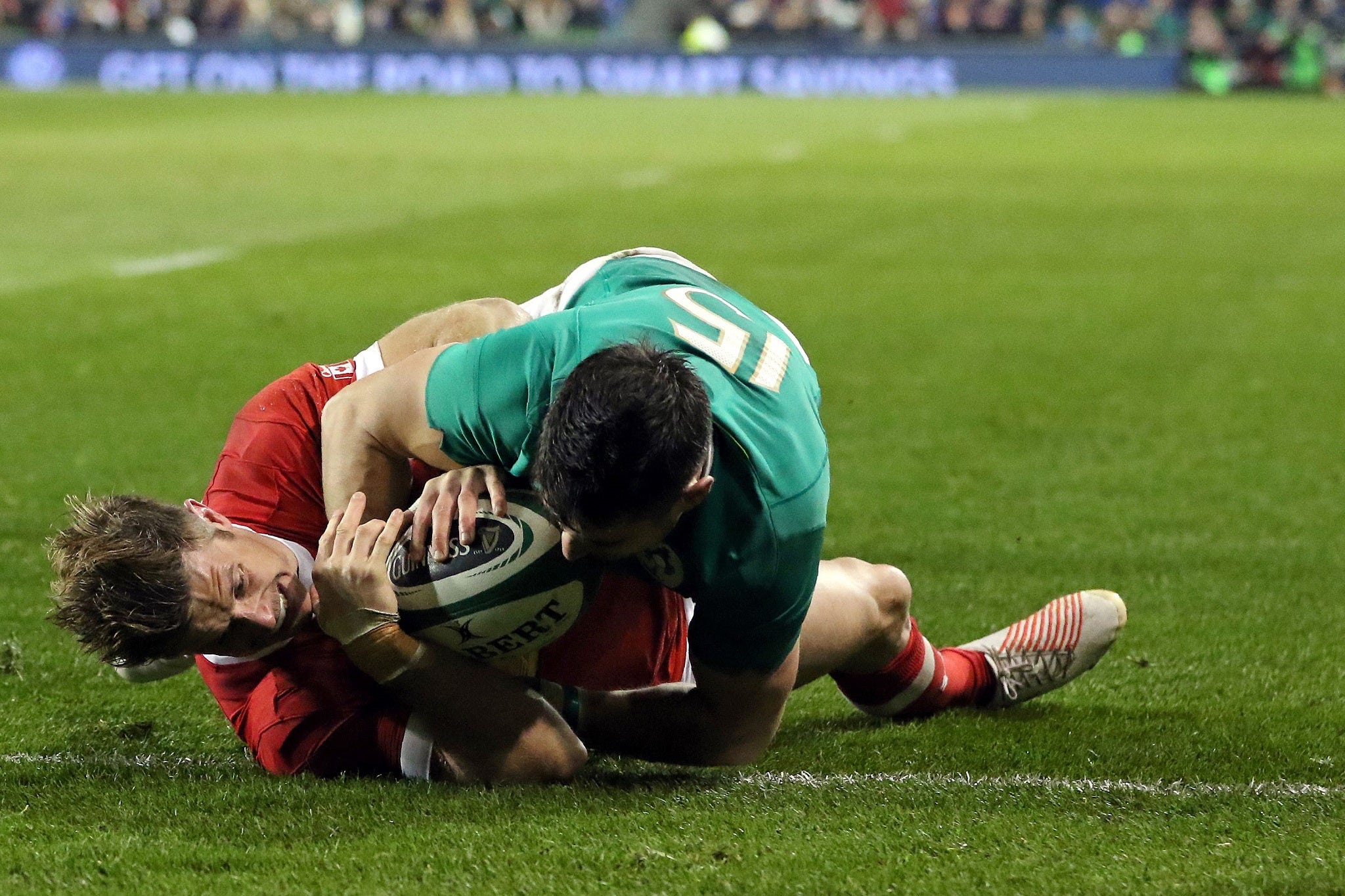 &#13;
Matt Evans beats Tiernan O'Halloran to score a try for Canada &#13;