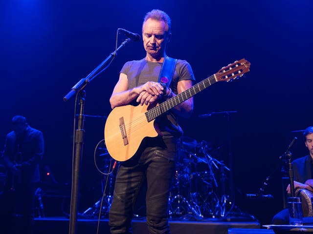 Sting holding a minute of silence in tribute to the victims of November 13 Paris attacks, on 12 November 2016
