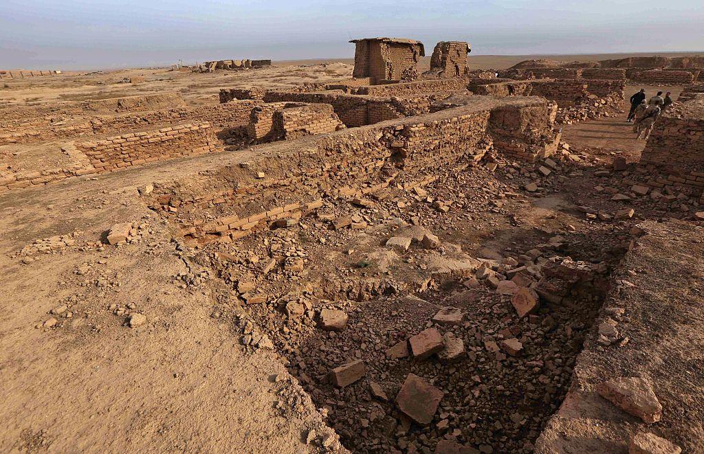 Iraqi soldiers at the archaeological site of Nimrud