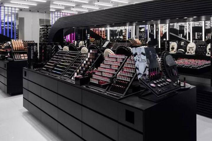 Beauty store psychology How shops convince you to spend The