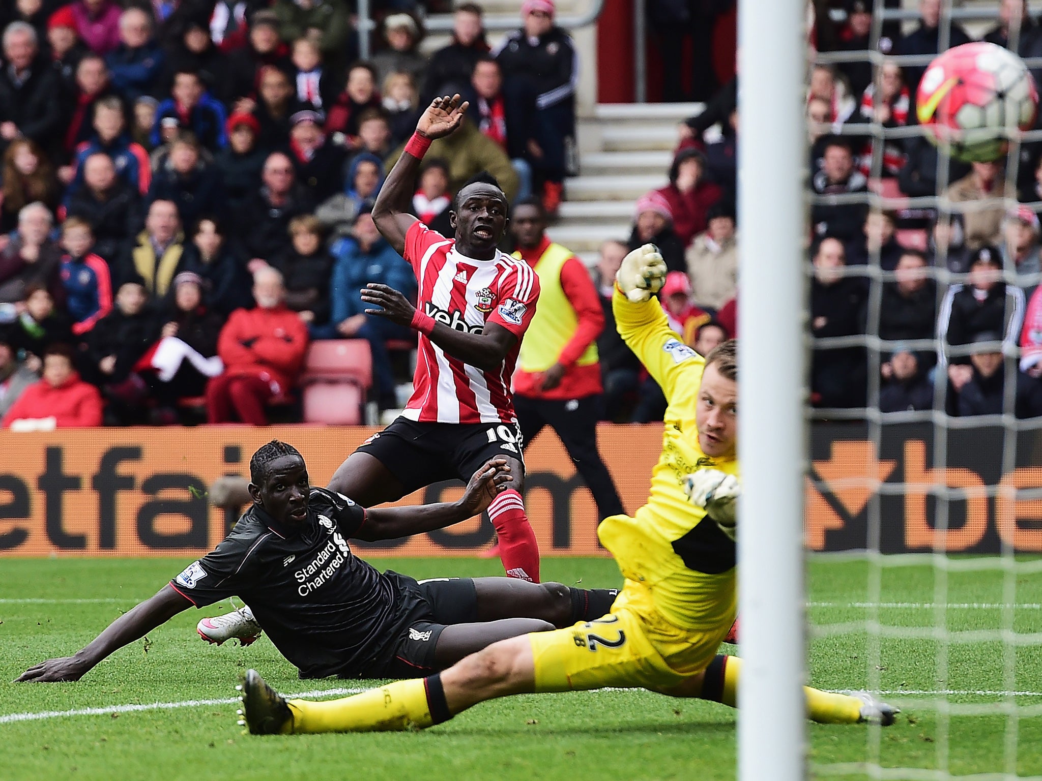 Mane scores past Liverpool's Simon Mignolet in last season's meeting at St Mary's