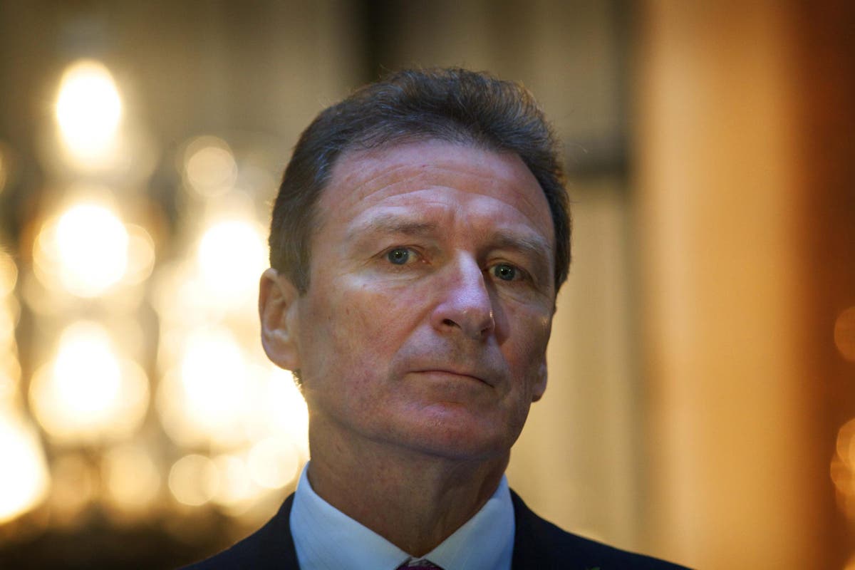 Former cabinet secretary says &pound;200k-a-year job is &lsquo;massively underpaid&rsquo;