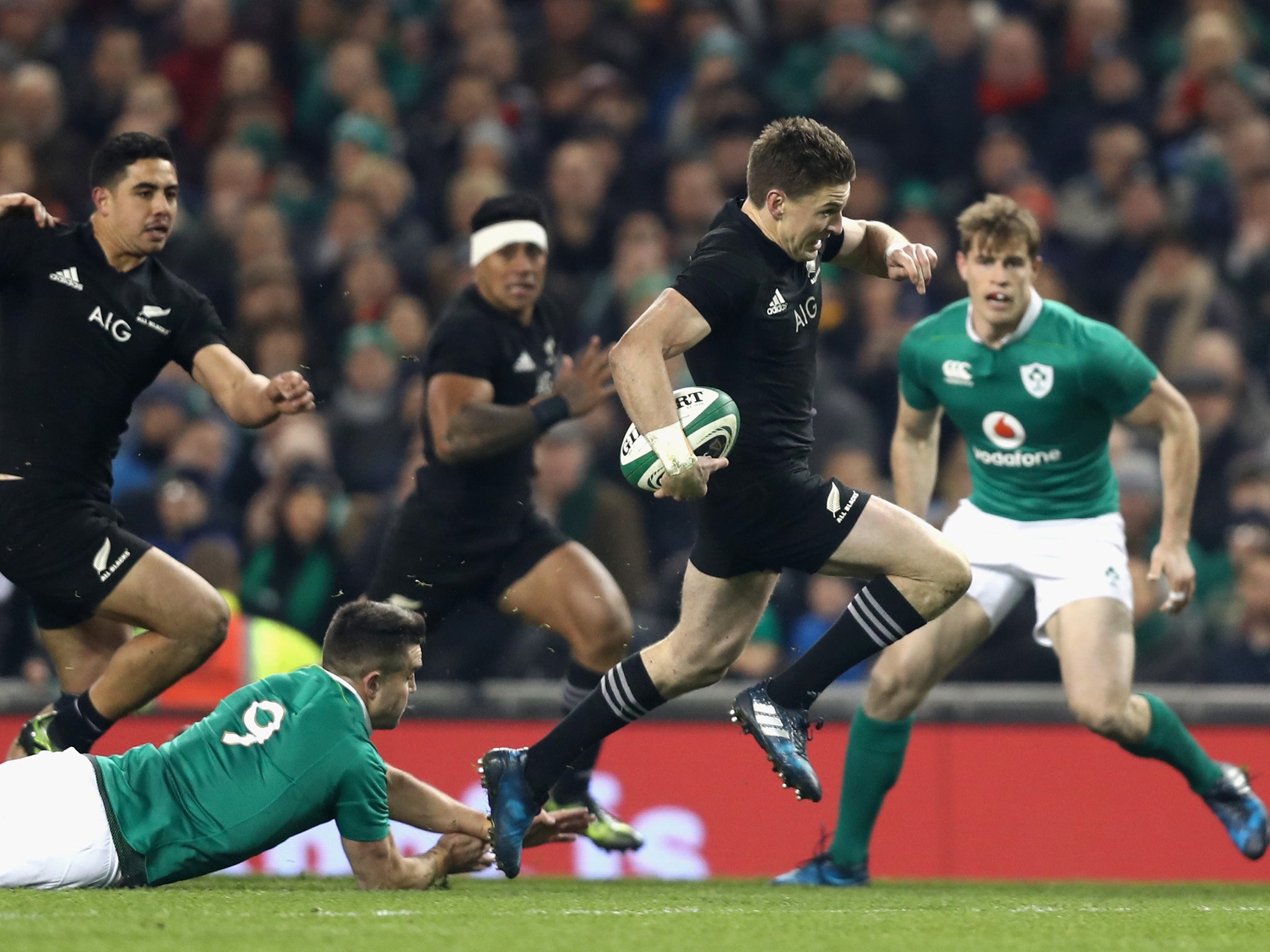 Barrett races clear to score at the Aviva Stadium