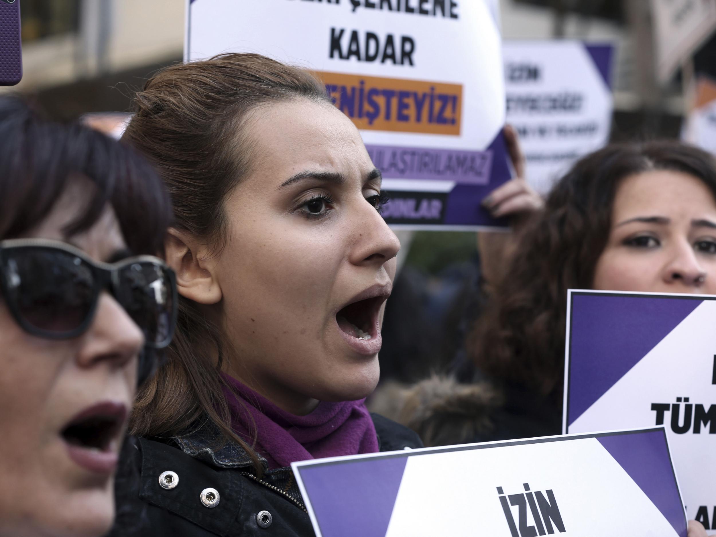 Se introducirá al parlamento turco una ley que permite a pederastas casarse con sus víctimas para evitar castigos