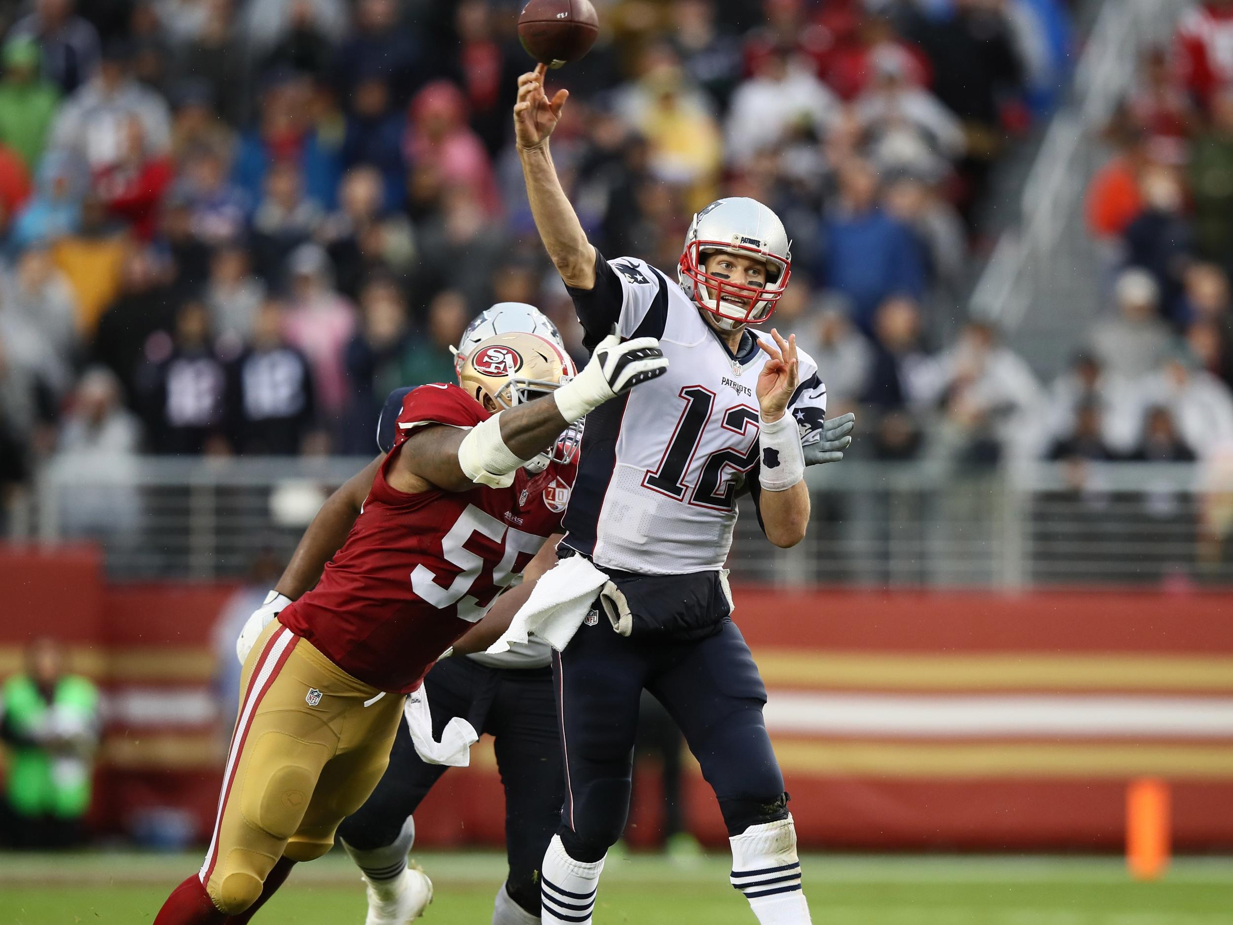 Tom Brady throws a 56-yard touchdown pass to Malcolm Mitchell