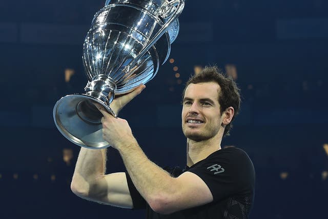 Murray poses with the ATP World Number One trophy