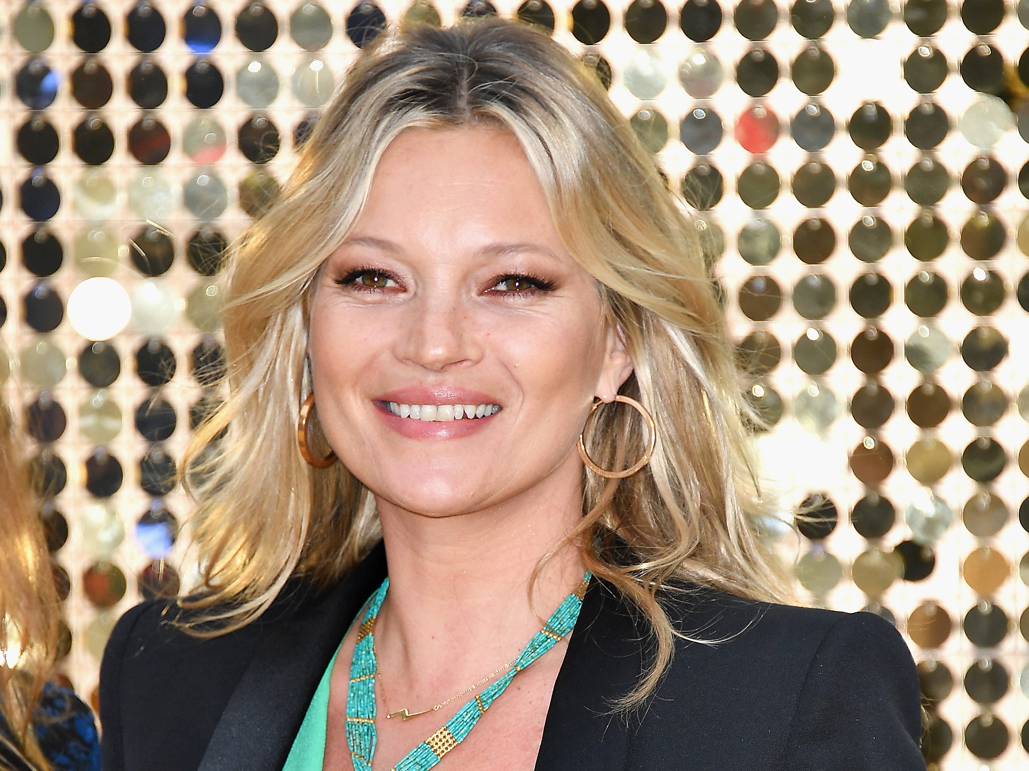 Kate Moss says it is ‘disturbing to think that in 2016 young people are still forced to sleep rough’