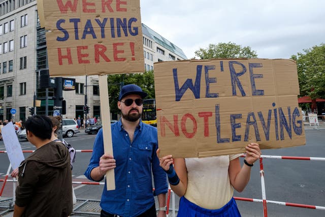 British expats hold up signs to protest Brexit