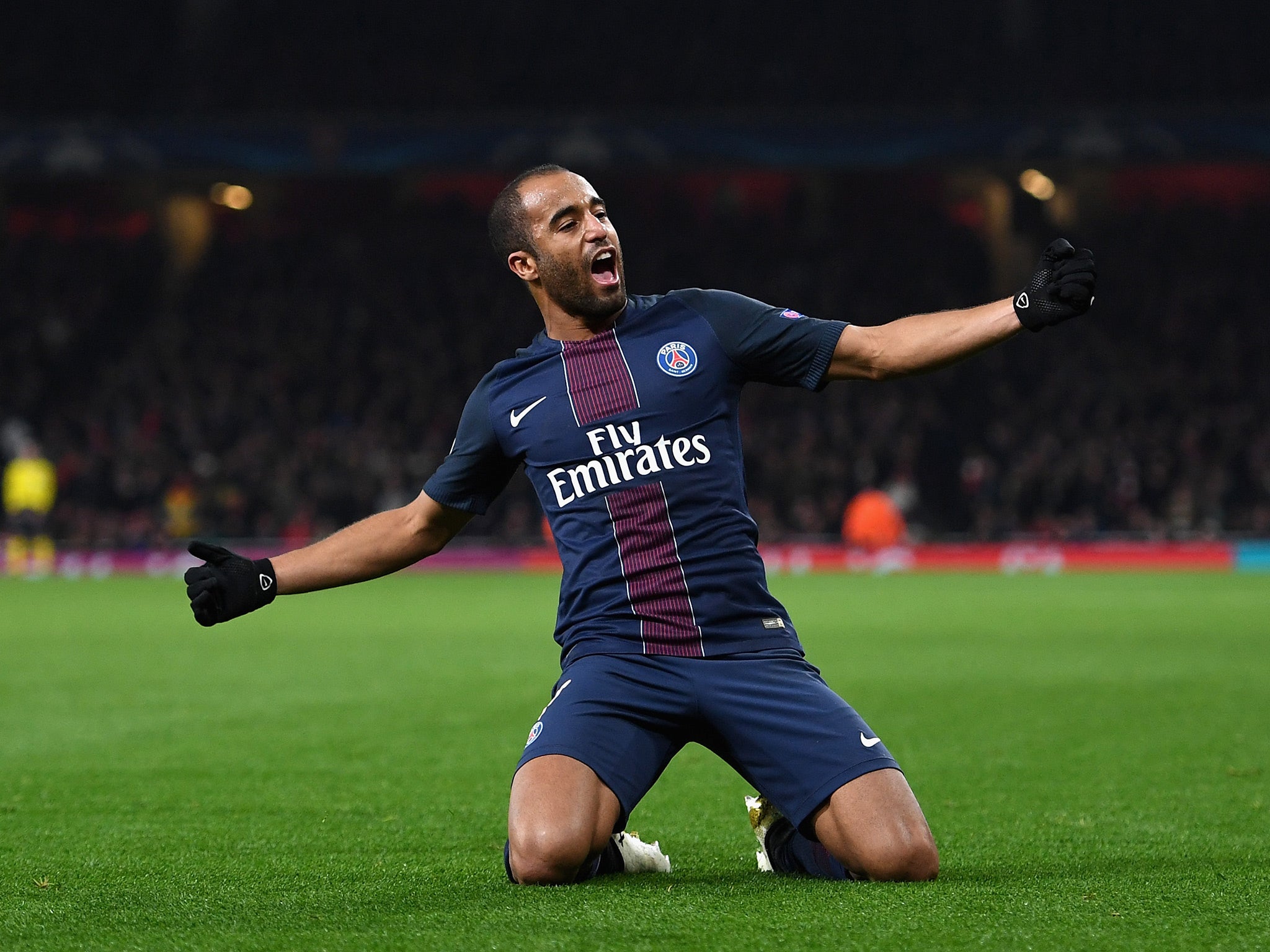 Moura's header deflected in off Iwobi to rescue a point for the Ligue 1 champions