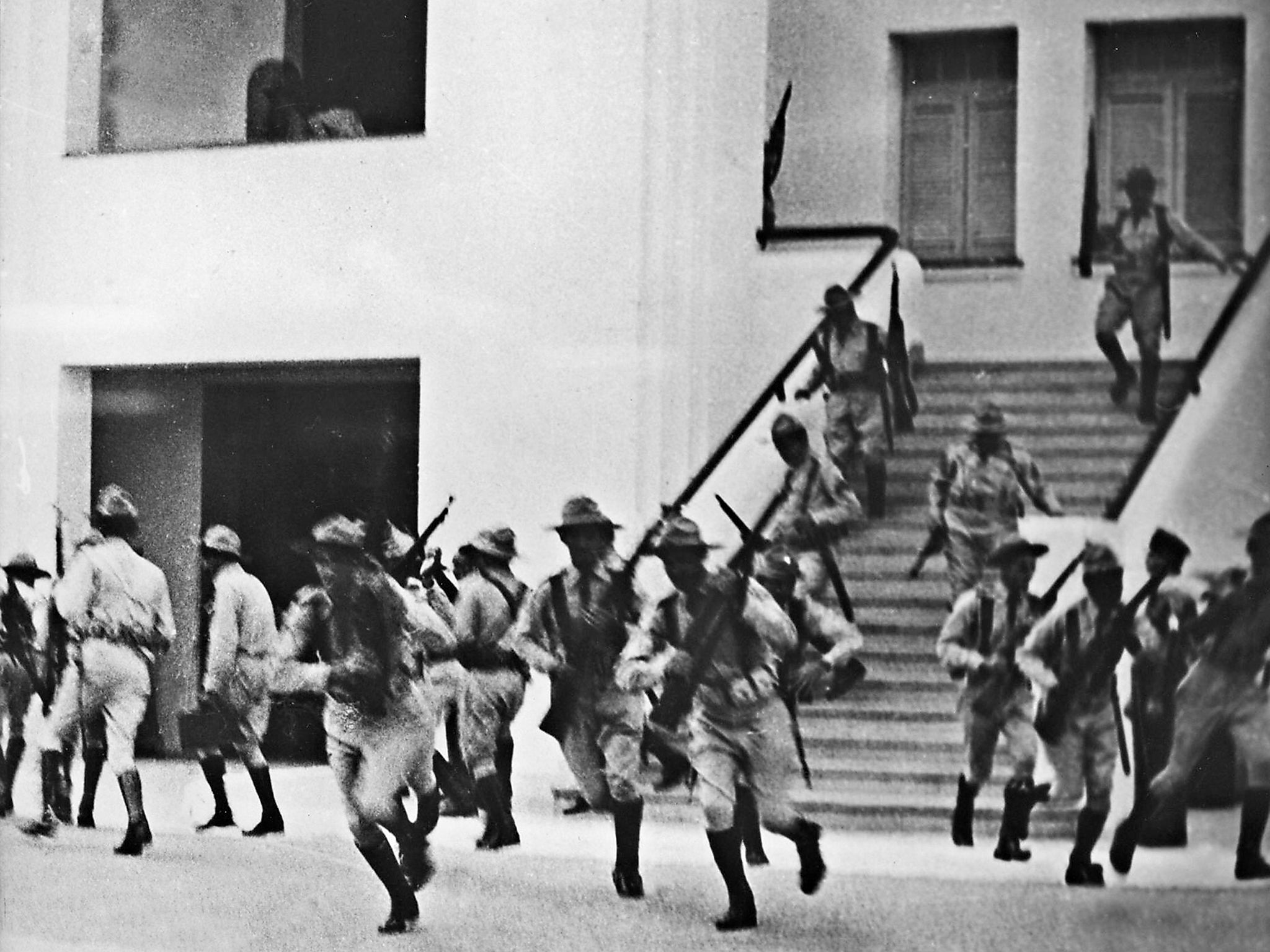 Members of Batista's army ready to go into action, after the attack on the Moncada garrison in 1953