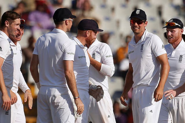 England's Alastair Cook (2nd R) celebrates the dismissal of India's Karun Nair with his team mates