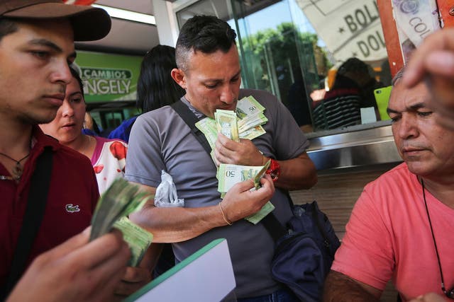 Venezuelans exchange bolivars into pesos to purchase Colombian goods