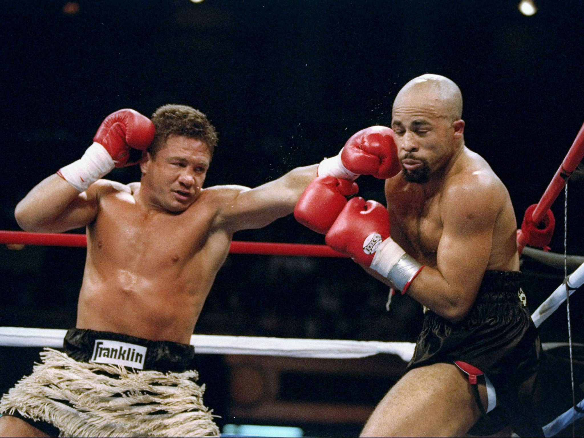Vinny Pazienza (left) and Lloyd Honeyghan in action during a bout in Atlantic City, June 1993