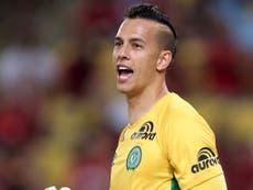 Chapecoense goalkeeper dies after being pulled from plane crash