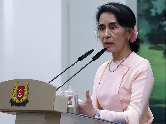 Aung San Suu Kyi speaks during an official dinner function at the Istana in Singapore