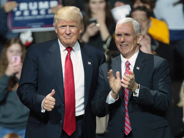  US President-elect Donald Trump stands with his running mate, Vice President-elect Mike Pence