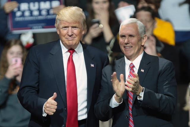  US President-elect Donald Trump stands with his running mate, Vice President-elect Mike Pence