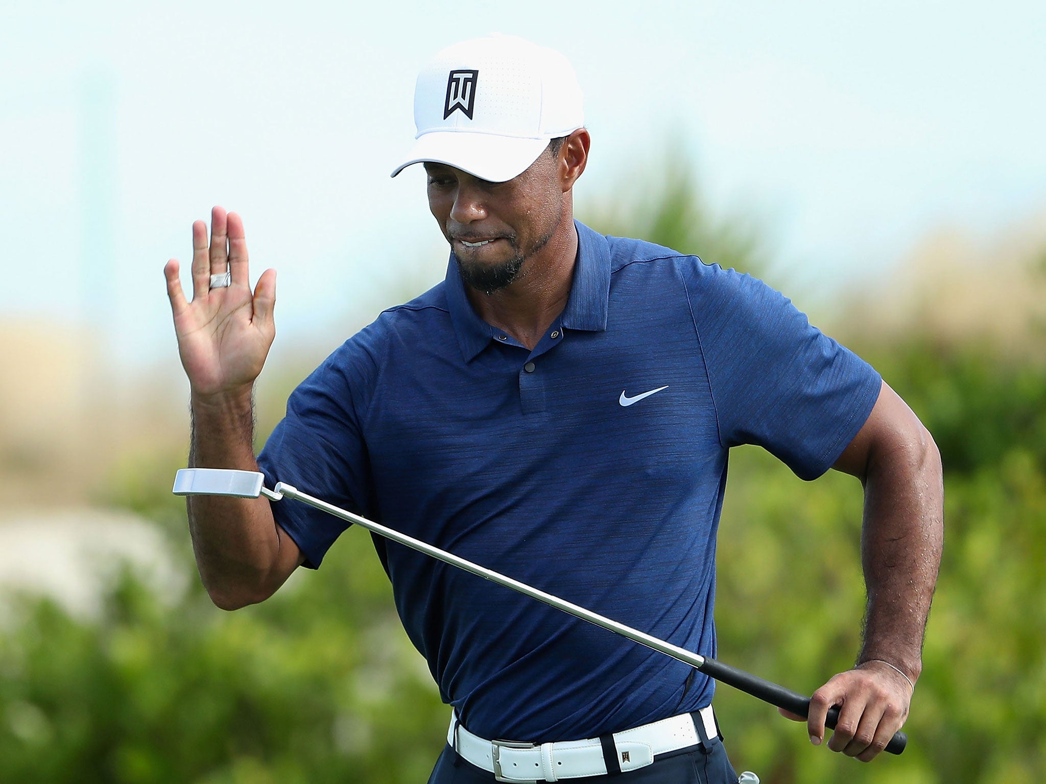 Woods started the competition on his own after Justin Rose pulled out