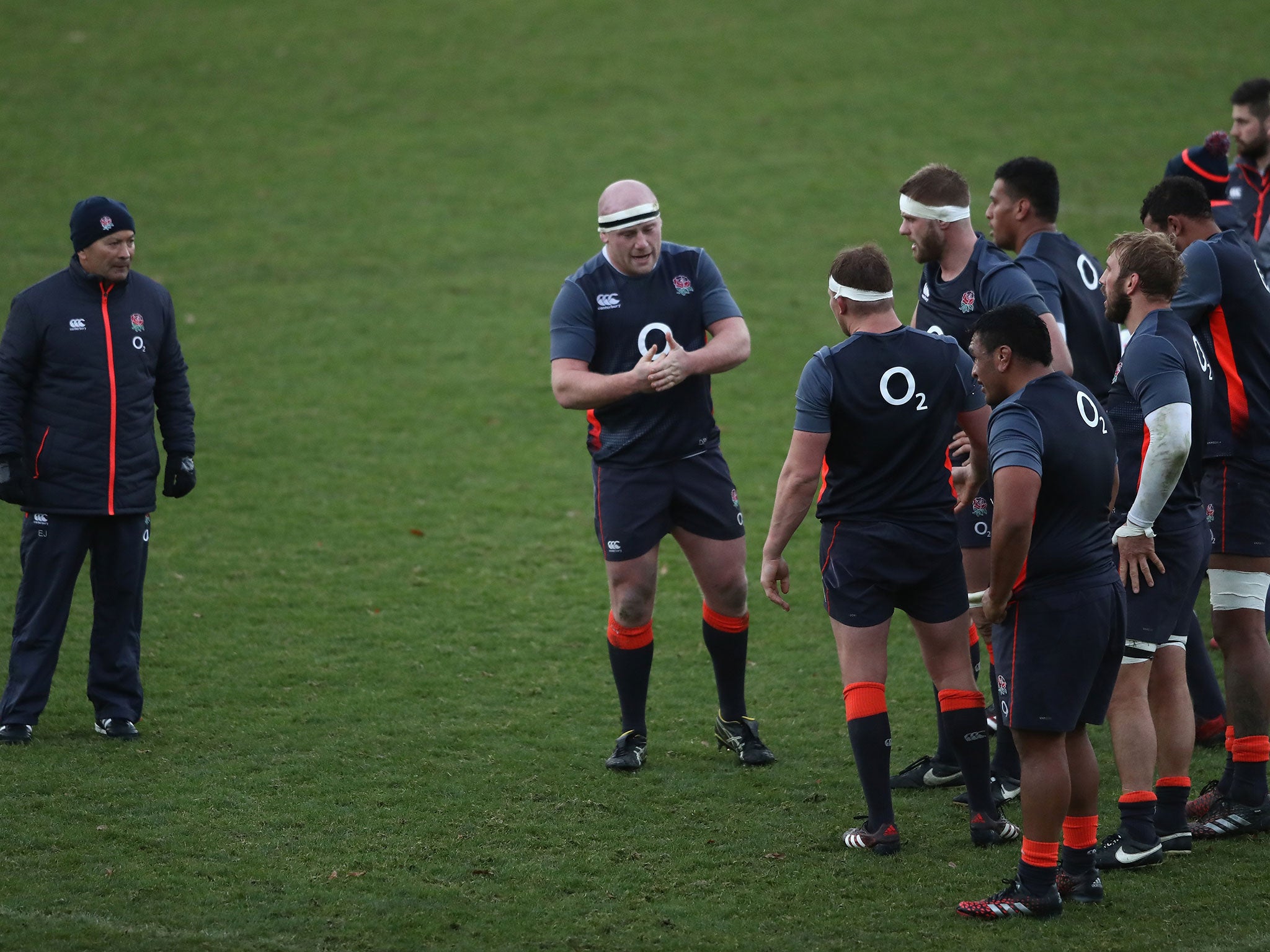 Jones with his players in training ahead of Saturday's game