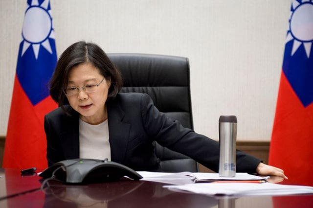  Taiwan's President Tsai Ing-wen speaks on the phone with U.S. President-elect Donald Trump