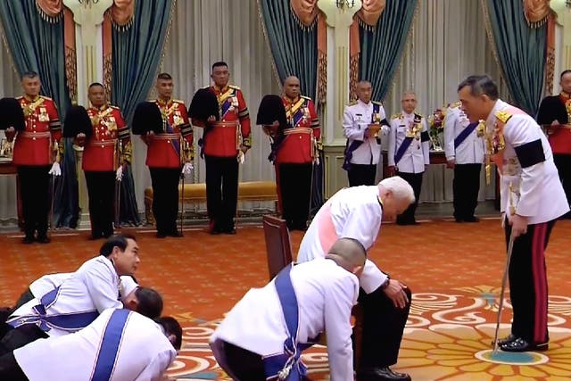 Leading Thai politicians prostrate themselves before King Maha Vajiralongkorn Bodindradebayavarangkun