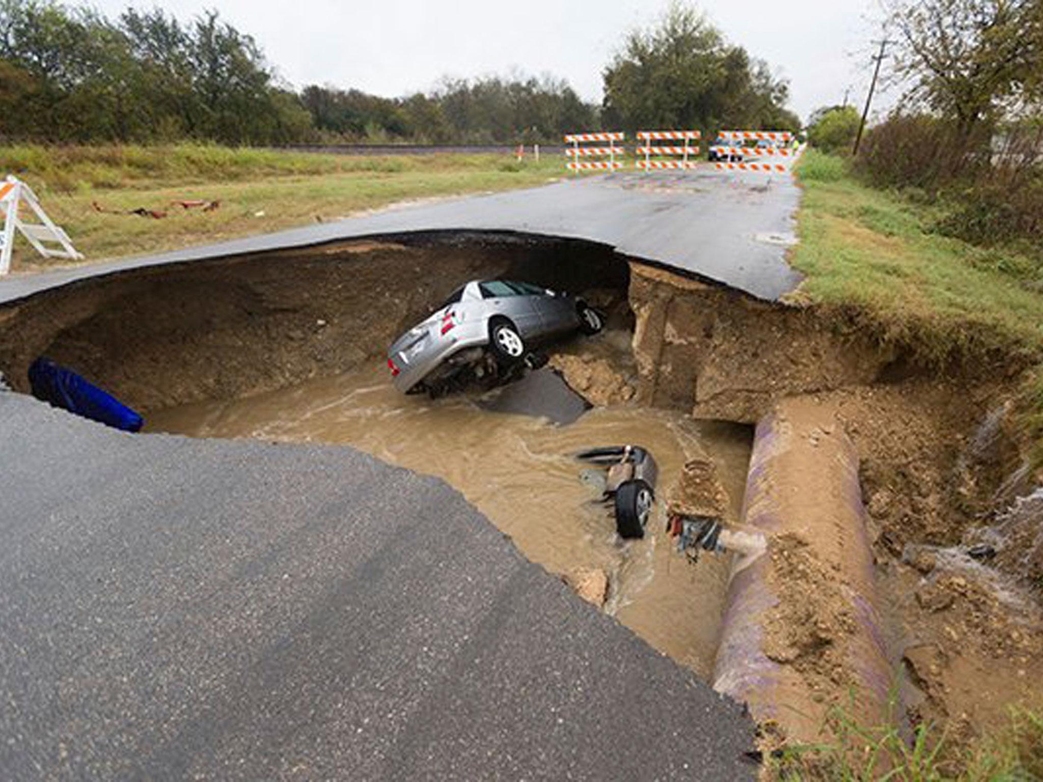 Texas Police Officer Dies Falling Into Massive Sinkhole