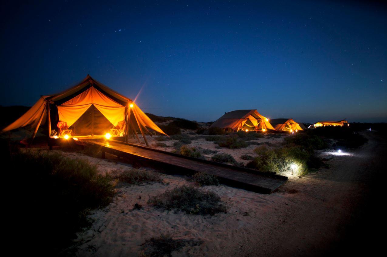 The Sal Salis camp amid the dunes