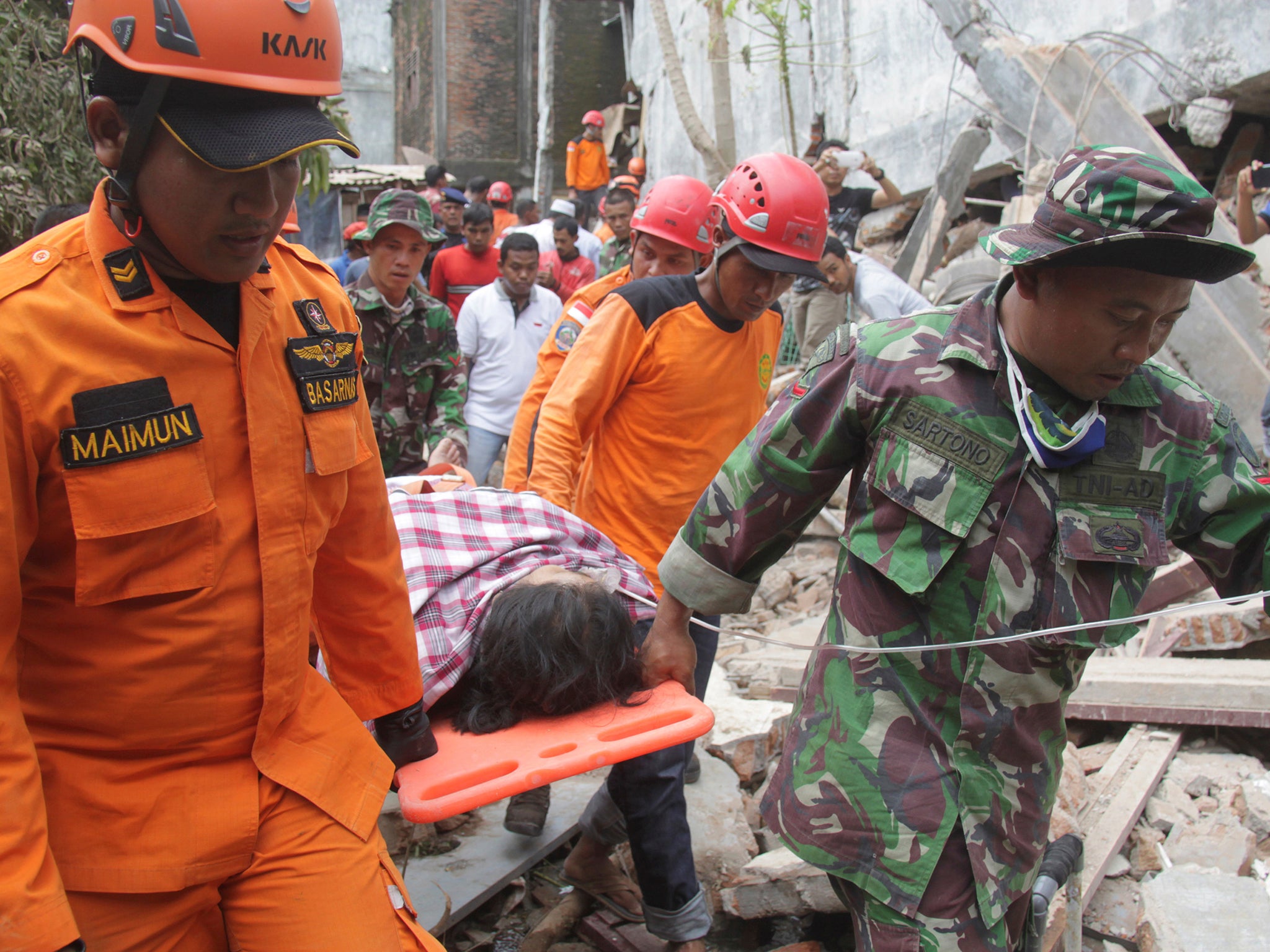 Indonesian Earthquake Death Toll Rises To 102 As Rescue Efforts Continue The Independent 1267