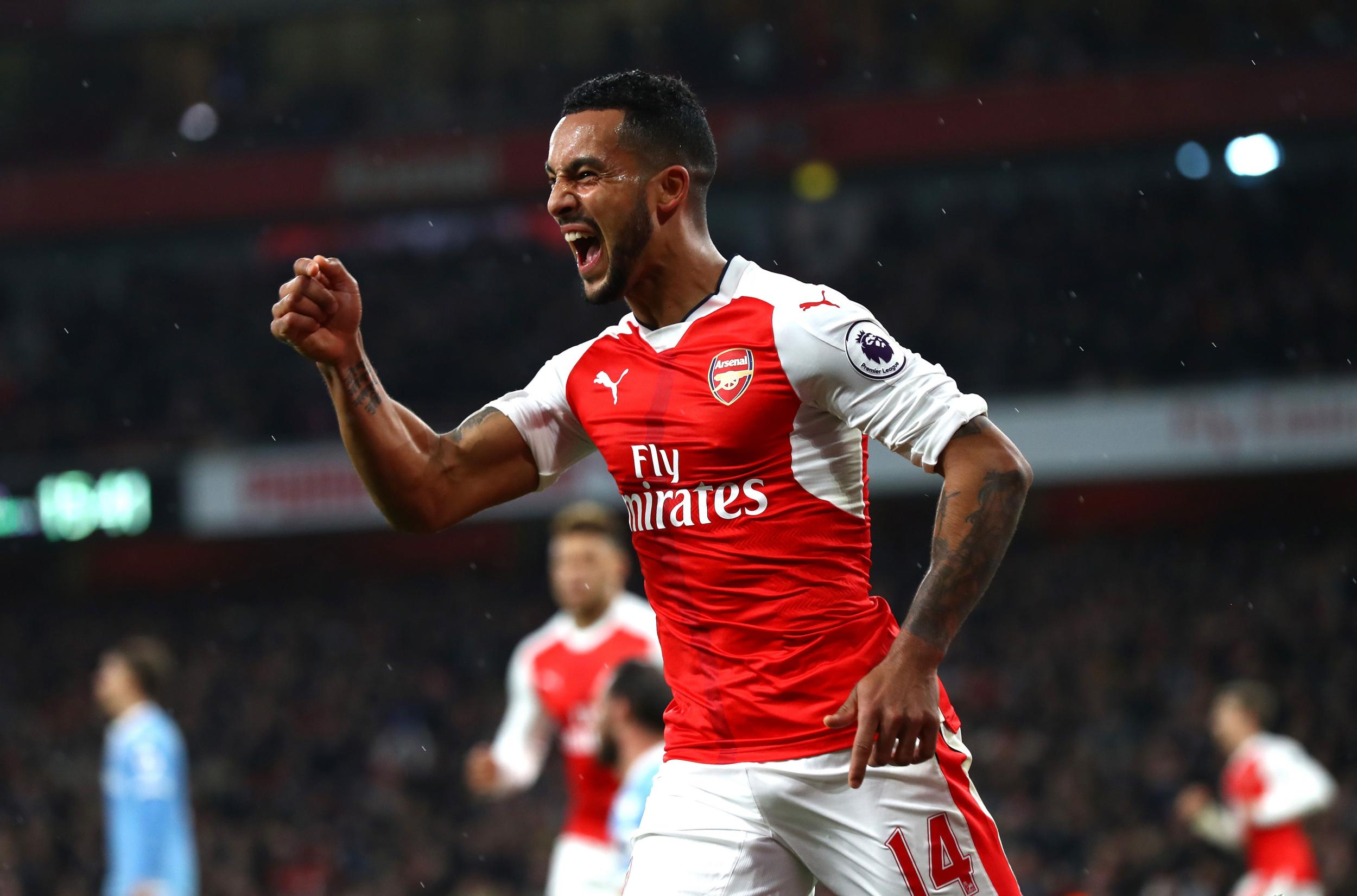 Theo Walcott equalises after he's picked out at the near post by Hector Bellerin