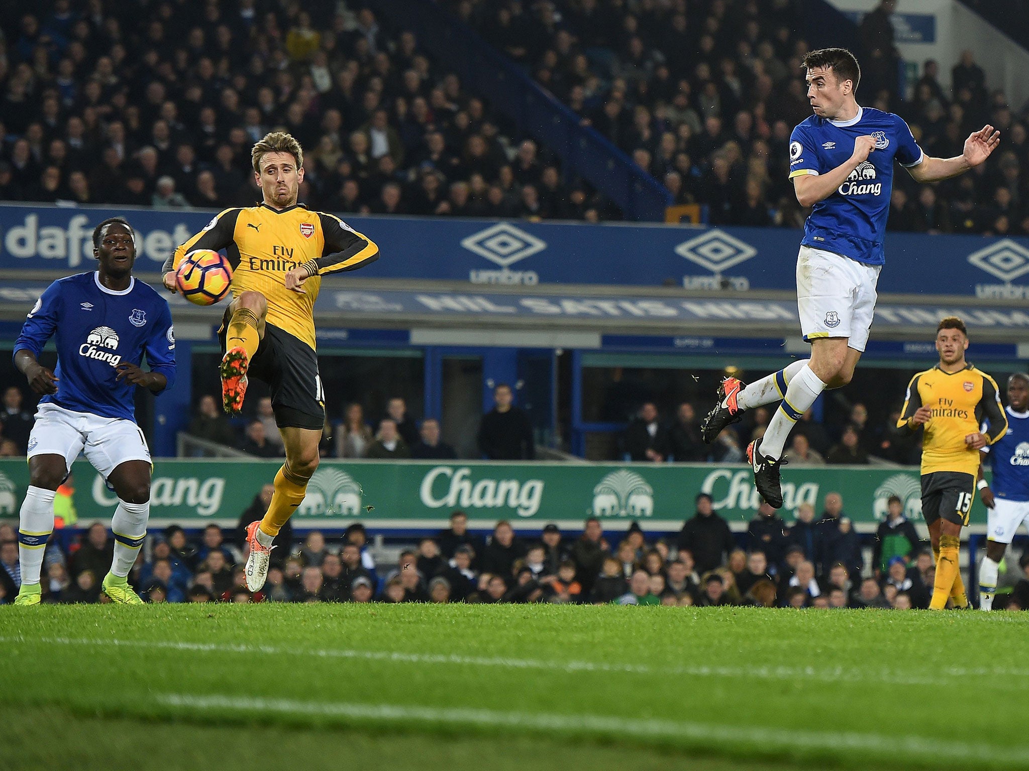 Seamus Coleman heads in Everton's equaliser