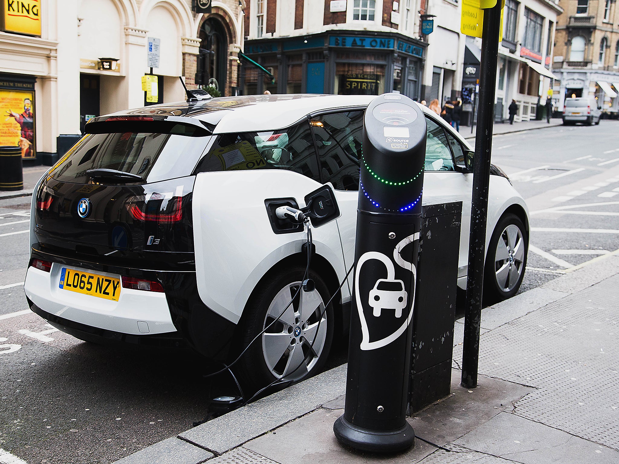 Nicola Sturgeon plans to 'massively expand' electric charging points in Scotland