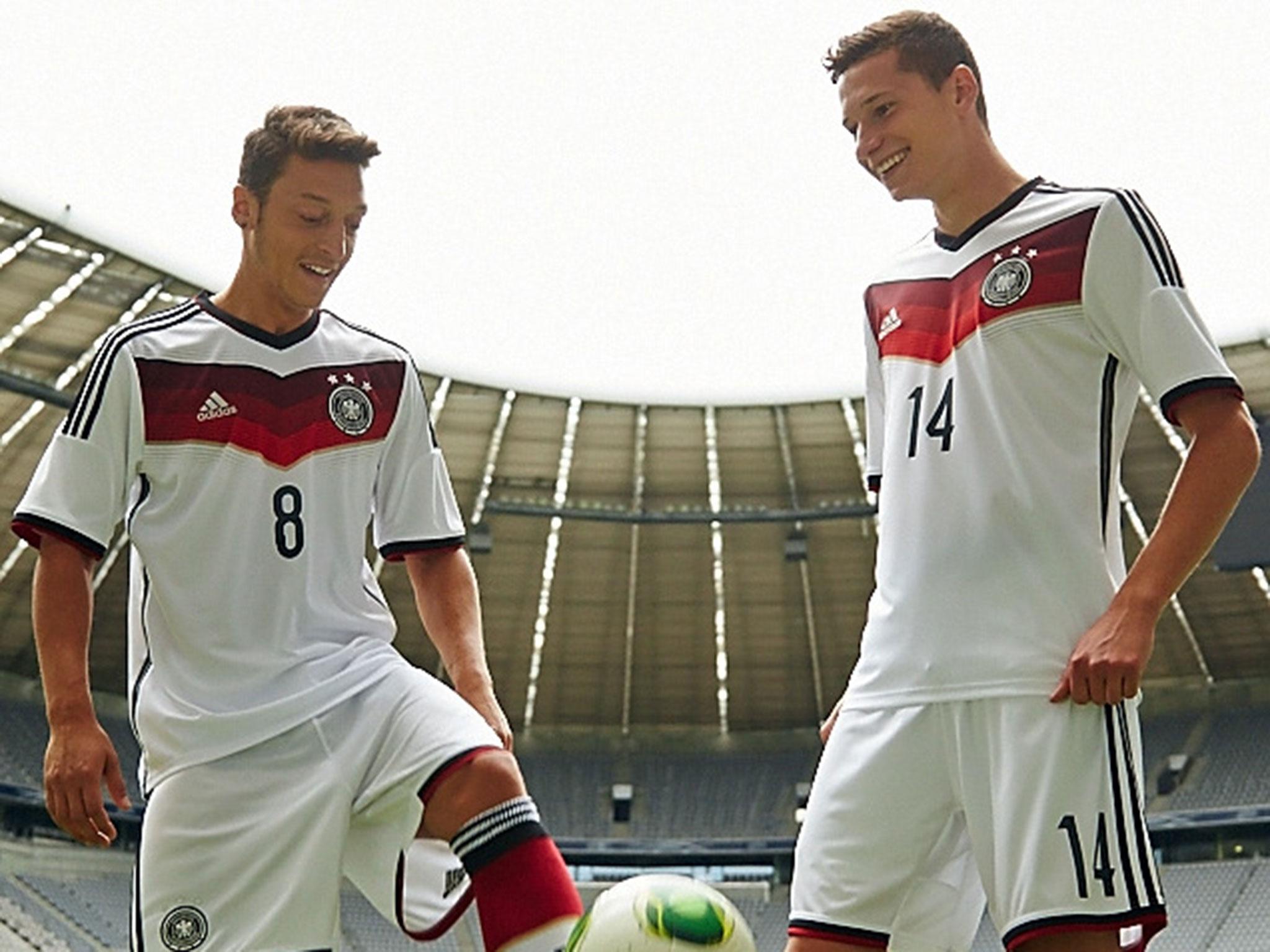 Mesut Özil reportedly wants Arsenal to sign Julian Draxler before committing his own future